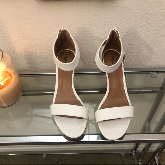 Style & Co Paycee White Heels 8M - Picture 3 of 15